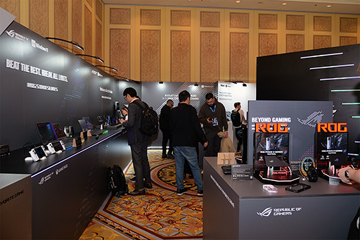 画像ギャラリー No.001のサムネイル画像 / ウルトラワイドの有機ELディスプレイやNUCにも注目。ノートPC以外にも気になるASUSの新製品をまとめてチェック