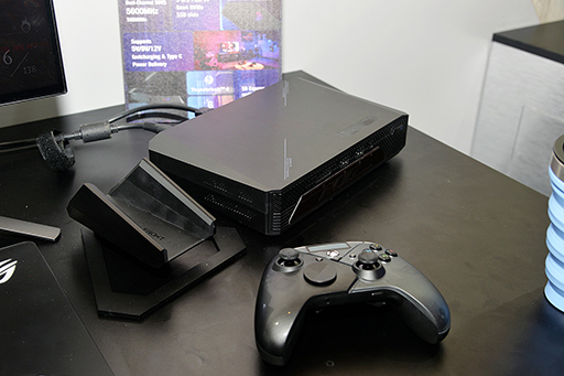 画像ギャラリー No.003のサムネイル画像 / ウルトラワイドの有機ELディスプレイやNUCにも注目。ノートPC以外にも気になるASUSの新製品をまとめてチェック