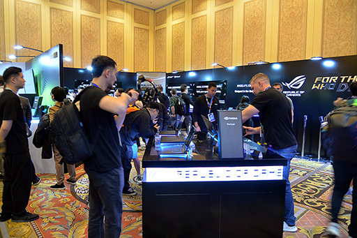 ���������꡼ No.001�Υ���ͥ������ / GeForce RTX 50��ܤΥ����ޡ�����PC�ȥ���ե��å��������ɤ�ASUS�����������⥤�٥�ȤǤ���Ϫ��ͽ�ꤢ��