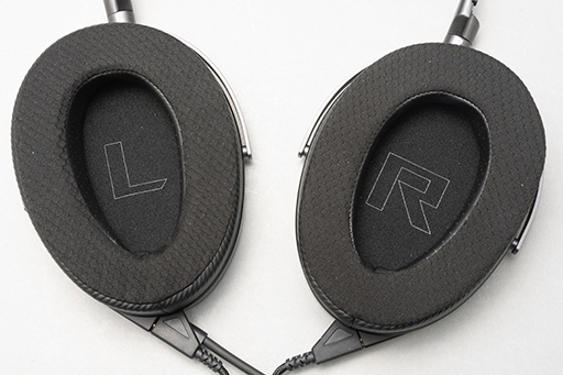 画像ギャラリー No.007のサムネイル画像 / 一度は体験したい平面駆動型スピーカー＋開放型のゲーミングヘッドセット「ROG Kithara」をレビュー