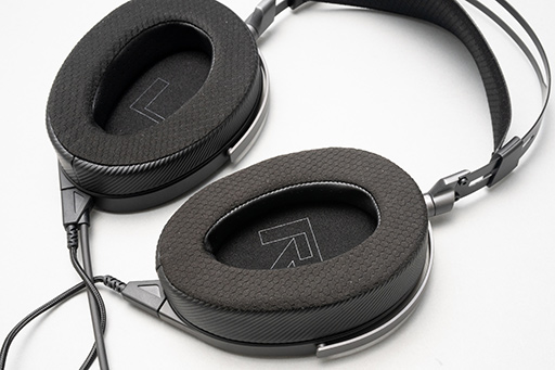 画像ギャラリー No.022のサムネイル画像 / 一度は体験したい平面駆動型スピーカー＋開放型のゲーミングヘッドセット「ROG Kithara」をレビュー