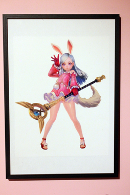 画像ギャラリー No.003のサムネイル画像 / 「TERA」と「＠ほぉ〜むカフェ」がコラボ。メイド服姿のエリーンが秋葉原でご主人様を出迎えてくれる「エリーンカフェ」発表会をレポート