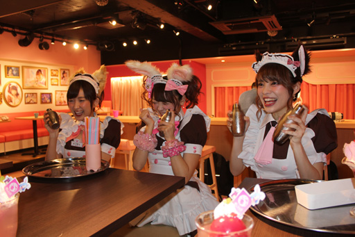 画像ギャラリー No.018のサムネイル画像 / 「TERA」と「＠ほぉ〜むカフェ」がコラボ。メイド服姿のエリーンが秋葉原でご主人様を出迎えてくれる「エリーンカフェ」発表会をレポート