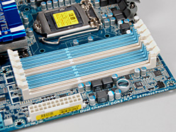 画像ギャラリー No.013のサムネイル画像 / GIGABYTEのP55マザー最高峰「GA-P55-UD6」,そのポイントをチェックする