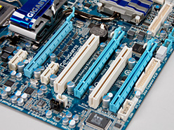 画像ギャラリー No.015のサムネイル画像 / GIGABYTEのP55マザー最高峰「GA-P55-UD6」,そのポイントをチェックする