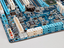 画像ギャラリー No.019のサムネイル画像 / GIGABYTEのP55マザー最高峰「GA-P55-UD6」,そのポイントをチェックする