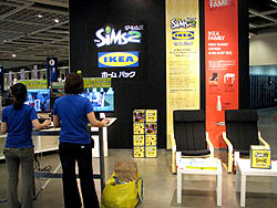 画像集#002のサムネイル/EA,「ザ・シムズ2 IKEAホームパック」のイベントを本物のIKEAショップで開催