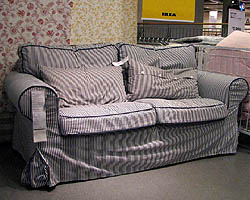 画像集#008のサムネイル/EA,「ザ・シムズ2 IKEAホームパック」のイベントを本物のIKEAショップで開催