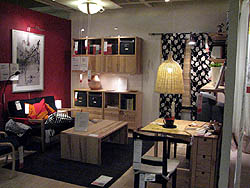 画像集#014のサムネイル/EA,「ザ・シムズ2 IKEAホームパック」のイベントを本物のIKEAショップで開催