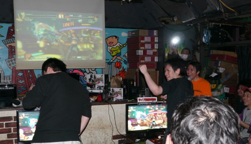 画像ギャラリー No.049のサムネイル画像 / 「ストリートファイターIV」の猛者達が新宿に集結,世界中から注目を集めた格ゲーイベント「GODSGARDEN #2」レポート