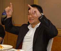 ꡼ No.003Υͥ / COMPUTEXNVIDIACEOϤ饦ɥơ֥ݡȡHuangᡤīȤʤ̤