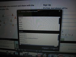 画像ギャラリー No.020のサムネイル画像 / ドックにつなぐとPCのように使える新コンセプトスマートフォン「ATRIX 4G」は,スーパーケータイ台風の目となるか