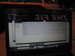 画像ギャラリー No.025のサムネイル画像 / ドックにつなぐとPCのように使える新コンセプトスマートフォン「ATRIX 4G」は,スーパーケータイ台風の目となるか