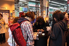 画像ギャラリー No.015のサムネイル画像 / 販売店の店頭でiPod touchの楽しさを体験! iPod touch体感イベントレポート