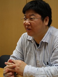 ���������꡼ No.002�Υ���ͥ������ / ��iPhone�Ͼ�ε�����Ф��ʤ��ʤ鳫ȯ���ʤ��� �ȥ���IV�餷���ɤ�Ű��Ū���ɵᤷ��iPhone/iPod touch�ѡ֥��ȥ꡼�ȥե�������IV�׳�ȯ�ץ��ǥ塼�������󥿥ӥ塼