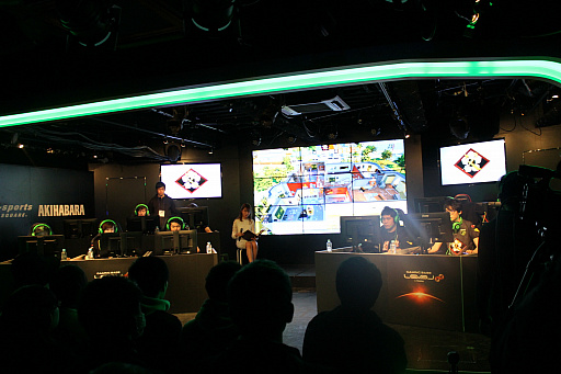 画像ギャラリー No.019のサムネイル画像 / LEVEL∞&NVIDIAがプロゲーマーチーム「父ノ背中」とスポンサー契約を締結。調印式も行われた発表会とファンミーティングをレポート