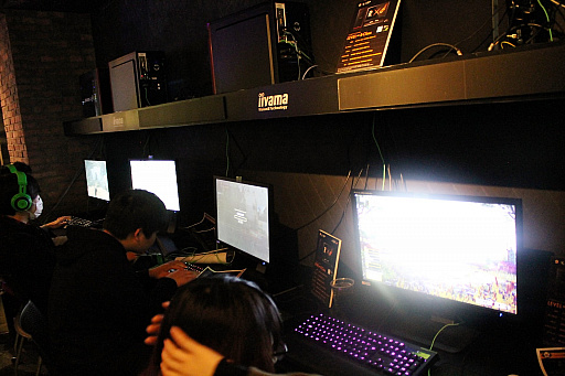 画像ギャラリー No.022のサムネイル画像 / LEVEL∞&NVIDIAがプロゲーマーチーム「父ノ背中」とスポンサー契約を締結。調印式も行われた発表会とファンミーティングをレポート