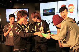 画像ギャラリー No.026のサムネイル画像 / LEVEL∞&NVIDIAがプロゲーマーチーム「父ノ背中」とスポンサー契約を締結。調印式も行われた発表会とファンミーティングをレポート