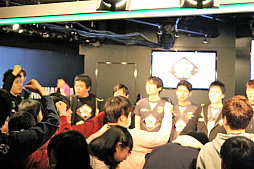 画像ギャラリー No.027のサムネイル画像 / LEVEL∞&NVIDIAがプロゲーマーチーム「父ノ背中」とスポンサー契約を締結。調印式も行われた発表会とファンミーティングをレポート