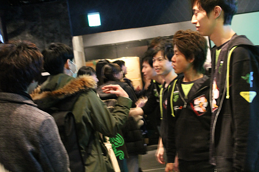 画像ギャラリー No.030のサムネイル画像 / LEVEL∞&NVIDIAがプロゲーマーチーム「父ノ背中」とスポンサー契約を締結。調印式も行われた発表会とファンミーティングをレポート