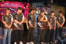 画像ギャラリー No.021のサムネイル画像 / プロチーム「令和ゲーミング」の初陣が披露された「スポンサード契約発表会&ファンミーティング」レポート。R6Sで「SCARZ」「父ノ背中」と激戦を繰り広げる