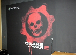 画像ギャラリー No.001のサムネイル画像 / 人気お笑い芸人6人が激突!「Gears of War 2」発売記念イベントの模様をレポート