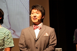 画像ギャラリー No.010のサムネイル画像 / 人気お笑い芸人6人が激突!「Gears of War 2」発売記念イベントの模様をレポート