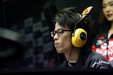 ꡼ No.008Υͥ / ֥֥쥤ɥɥ򿶤֤ꡤ٥4˻ĤäˤĤNCSOFT