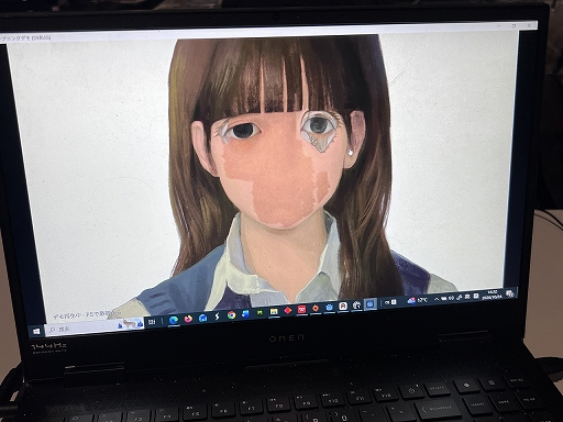 画像ギャラリー No.006のサムネイル画像 / 閉じた瞼の上に描かれた大きな目。「君はなぜそんな人なのか」が突きつける，社会的な仮面と本当の自分の相克