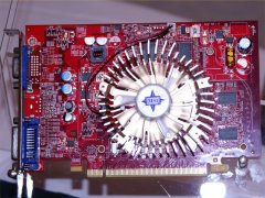 AMDȥ꡼ߥɥ륯饹GPUATI Radeon HD 4670/4650פȯɽ