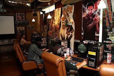 画像ギャラリー No.001のサムネイル画像 / 初のマルチプレイで機体同士の連携もバッチリ体験! 「鉄鬼」ロケーションテストレポート