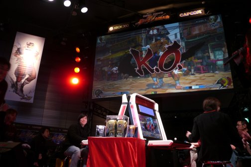 画像ギャラリー No.048のサムネイル画像 / 待望のアーケード版「スーパーストリートファイターIV」も正式発表! 2010年最強のプレイヤーが決定した「ストリートファイターIV 全国大会」レポート