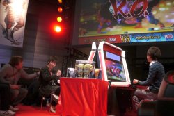 画像ギャラリー No.049のサムネイル画像 / 待望のアーケード版「スーパーストリートファイターIV」も正式発表! 2010年最強のプレイヤーが決定した「ストリートファイターIV 全国大会」レポート