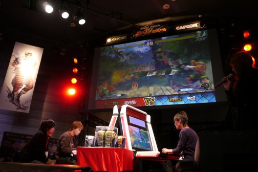 画像ギャラリー No.052のサムネイル画像 / 待望のアーケード版「スーパーストリートファイターIV」も正式発表! 2010年最強のプレイヤーが決定した「ストリートファイターIV 全国大会」レポート