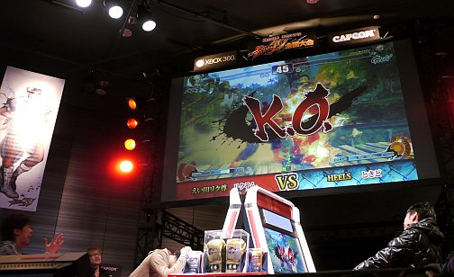 画像ギャラリー No.053のサムネイル画像 / 待望のアーケード版「スーパーストリートファイターIV」も正式発表! 2010年最強のプレイヤーが決定した「ストリートファイターIV 全国大会」レポート