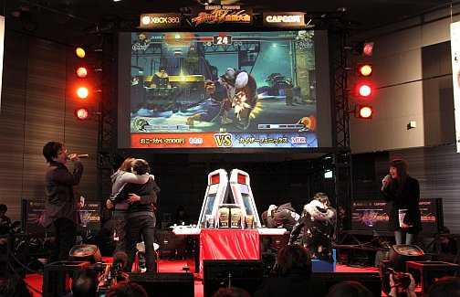 画像ギャラリー No.059のサムネイル画像 / 待望のアーケード版「スーパーストリートファイターIV」も正式発表! 2010年最強のプレイヤーが決定した「ストリートファイターIV 全国大会」レポート