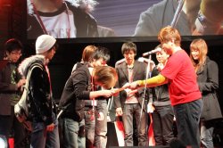 画像ギャラリー No.061のサムネイル画像 / 待望のアーケード版「スーパーストリートファイターIV」も正式発表! 2010年最強のプレイヤーが決定した「ストリートファイターIV 全国大会」レポート