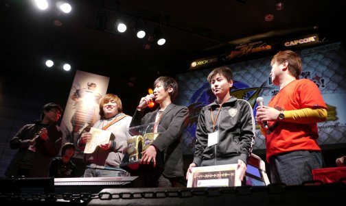 画像ギャラリー No.063のサムネイル画像 / 待望のアーケード版「スーパーストリートファイターIV」も正式発表! 2010年最強のプレイヤーが決定した「ストリートファイターIV 全国大会」レポート