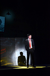 画像ギャラリー No.007のサムネイル画像 / 「ペルソナ4」ならではのスタイリッシュな演出を,舞台でそのまま実現。「VISUALIVE『ペルソナ4』」,本番直前のゲネプロの模様とキャストのコメントを掲載