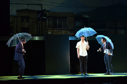 画像ギャラリー No.011のサムネイル画像 / 「ペルソナ4」ならではのスタイリッシュな演出を,舞台でそのまま実現。「VISUALIVE『ペルソナ4』」,本番直前のゲネプロの模様とキャストのコメントを掲載