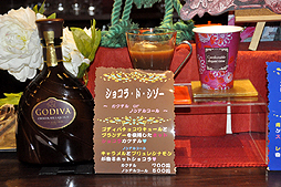 画像集#024のサムネイル/ロベリアを軸にしたストーリーが展開。本日より公演が始まった舞台,「サクラ大戦 巴里花組ショウ2014 〜ケセラセラ・パリ〜」のゲネプロをレポート