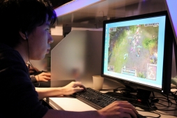 画像ギャラリー No.010のサムネイル画像 / 日本代表チームは“Rampage”に。「WCG 2013 League of Legends 日本代表予選大会」会場の様子をレポート