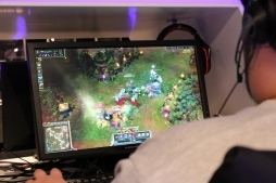 画像ギャラリー No.015のサムネイル画像 / 日本代表チームは“Rampage”に。「WCG 2013 League of Legends 日本代表予選大会」会場の様子をレポート
