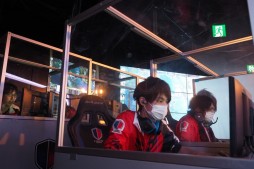 画像ギャラリー No.018のサムネイル画像 / 必要なのは,世界を目指すという覚悟――LoL国内リーグ戦「LJL 2015 SEASON1」開幕戦レポート。DetonatioN代表に聞くシーンのこれから