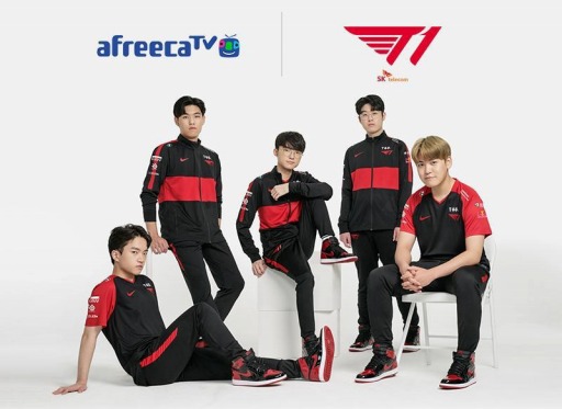 ���������꡼ No.001�Υ���ͥ������ / ���եꥫTV��e���ݡ��ĥ������T1�פ���°���ȥ꡼�ߥ󥰥ѡ��ȥʡ����åפ�����