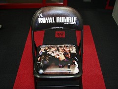 画像集#003のサムネイル/「WWE2009 SmackDown vs RAW」を買うと公式チェアが当たる