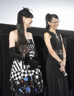 画像ギャラリー No.003のサムネイル画像 / 長編アニメ映画「BAYONETTA Bloody Fate」舞台挨拶をレポート。田中敦子さん,園崎未恵さん,木﨑文智監督が制作にまつわるエピソードを語った