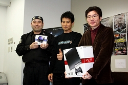 画像ギャラリー No.010のサムネイル画像 / 豪華賞品も贈られた,PSP「アンデッドナイツ」マルチプレイ大会〜みんなでヤりたい放題!〜の模様をレポート