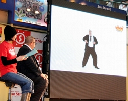 画像集#005のサムネイル/芋洗坂係長が激しく踊りまくった,「ブロブ:カラフルなきぼう」発売記念イベントをレポート