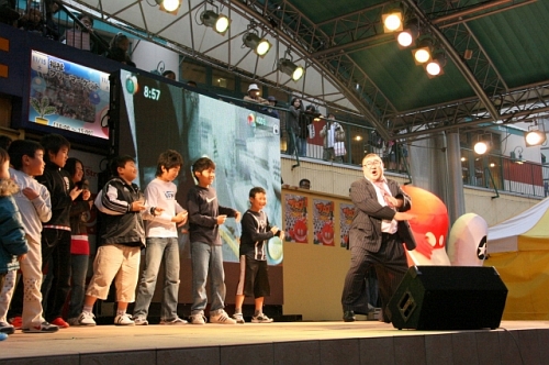 画像集#009のサムネイル/芋洗坂係長が激しく踊りまくった,「ブロブ:カラフルなきぼう」発売記念イベントをレポート